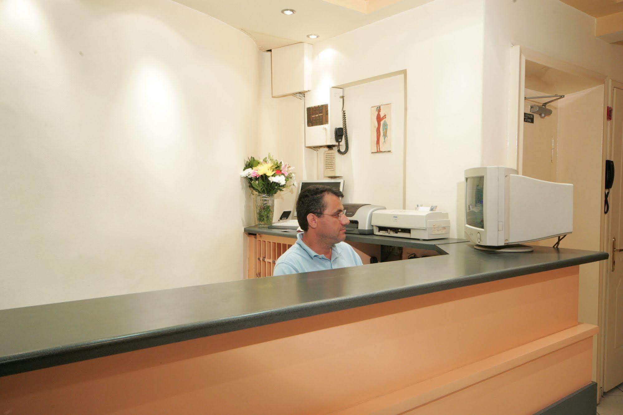 Alma Hotel Атина Екстериор снимка