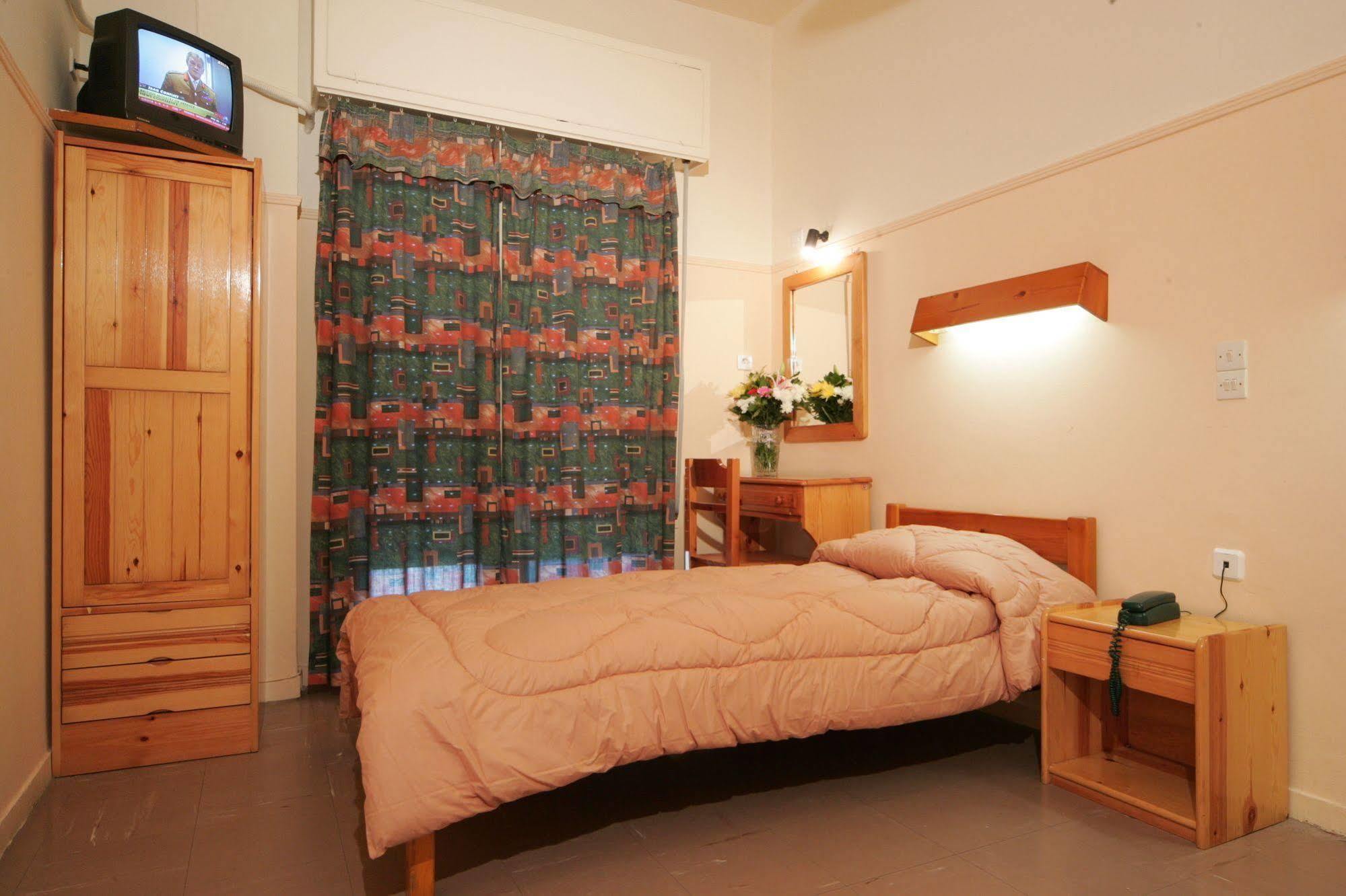 Alma Hotel Атина Екстериор снимка